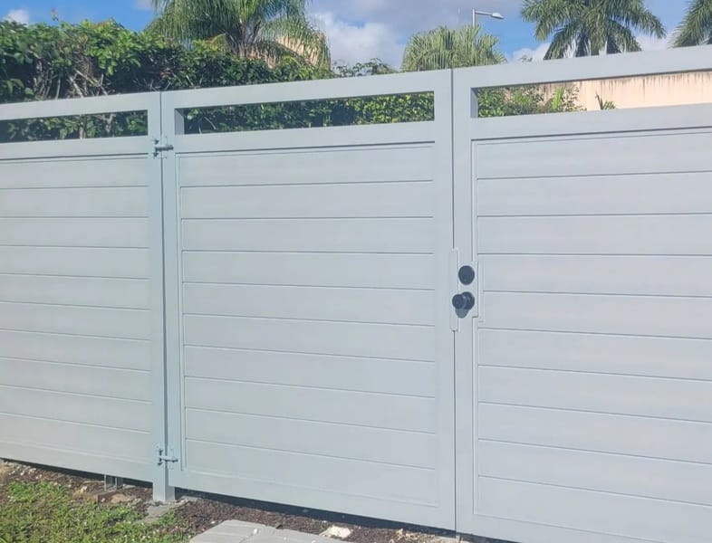 Modern aluminum picket finish