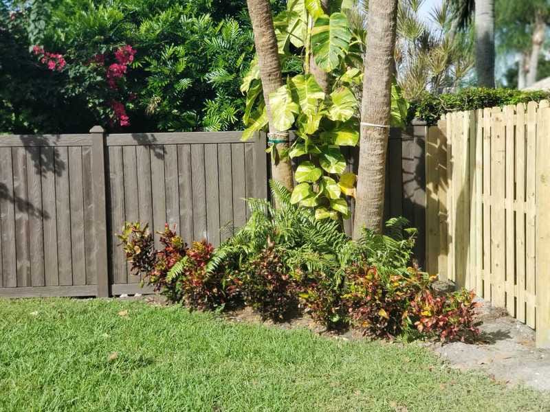 Residential fence in Pinecrest